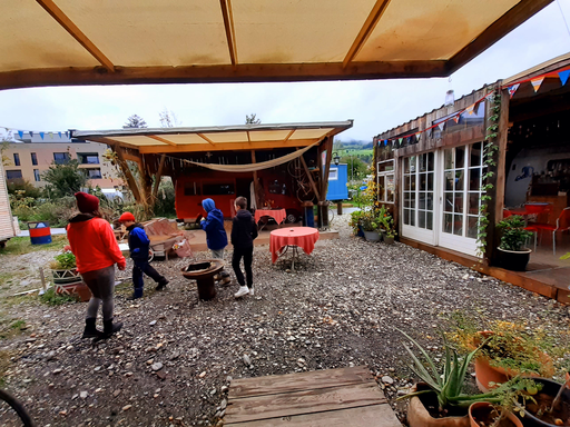 Das Leben in einem Container in einem Containerdorf